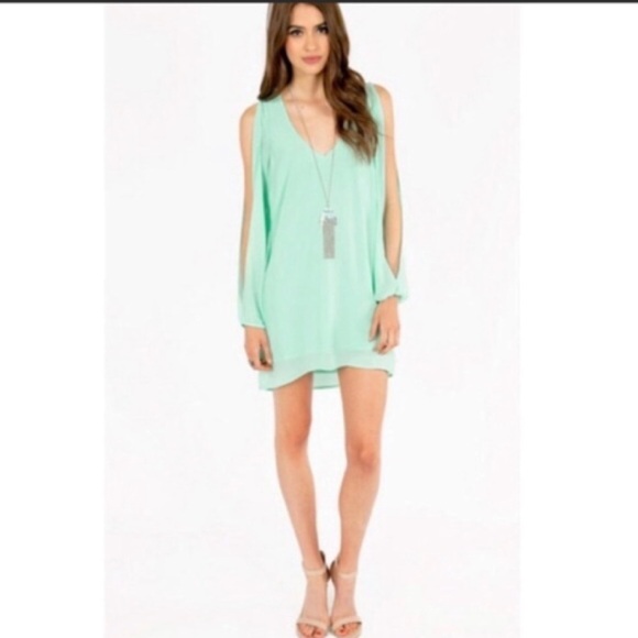 Tobi Woman’s Size XS Mint Green Cold Shoulder Dress NWT - Picture 2 of 11